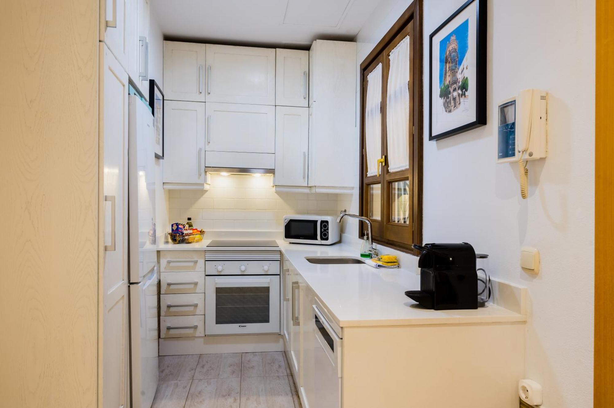 Ferienwohnung Beautiful And Cozy- 1Bd 1Bth- Arenal Center Sevilla Exterior foto